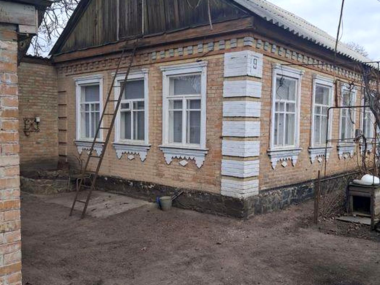 Продам будинок з земельною ділянкою