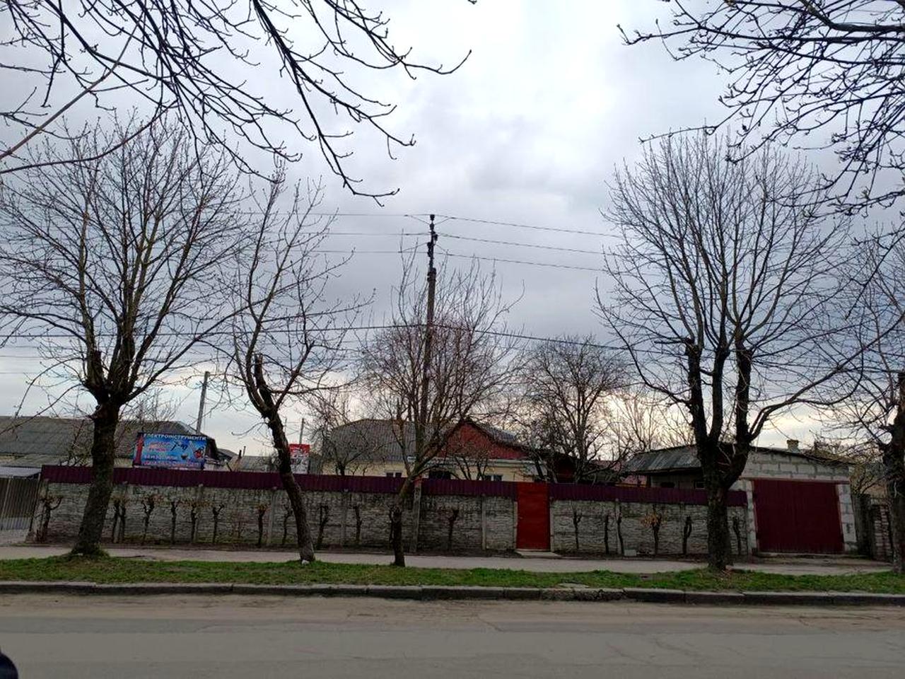 ПРОДАЖ 1/2 будинку під комерційну діяльність