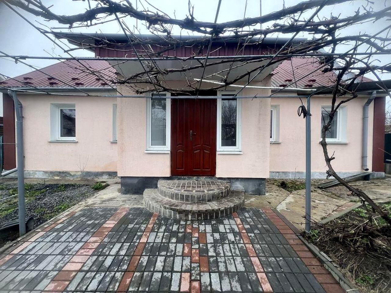 Продам будинок з ремонтом та земельною ділянкою