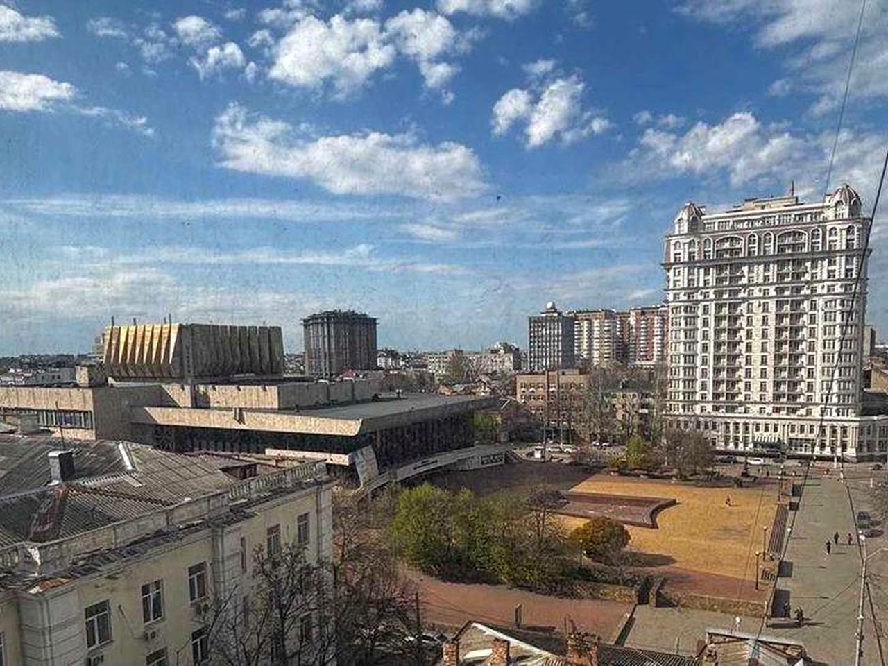 Простора квартира з перспективою та шикарною панорамою на Французькому бульварі. Музкомедія, парк Шевченка, море - як на долоні.