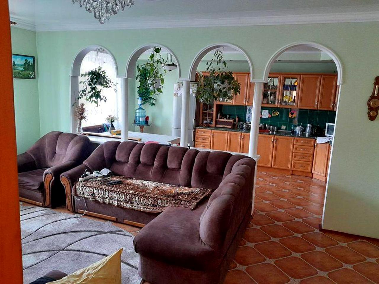 Продам двоповерховий будинок 200 кв.м. в місті Костопіль, по вул. Тараса Степчука, 2е (Заріччя асфальтований підїзд)