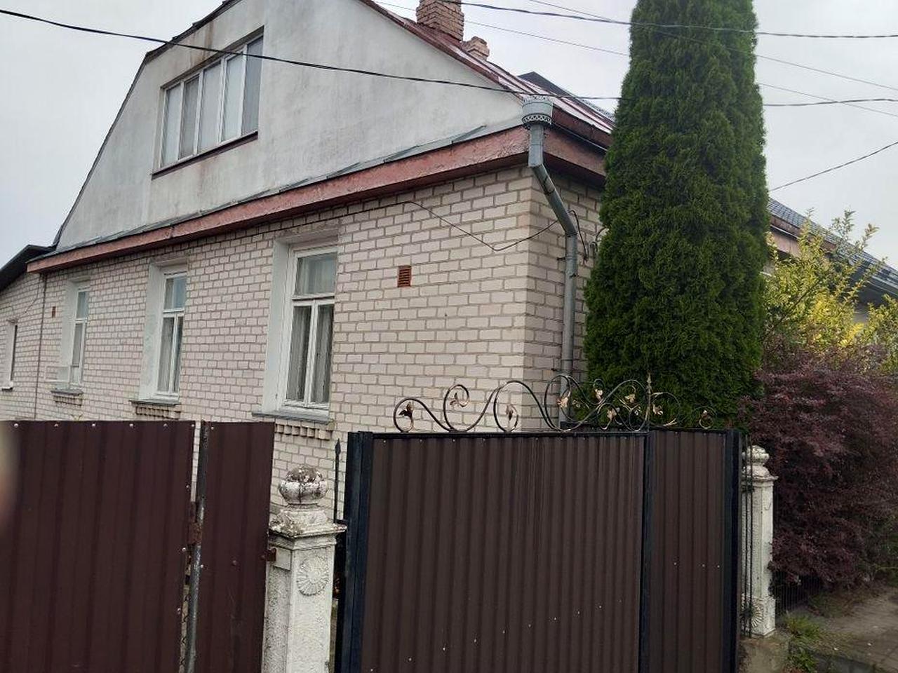 Продаємо половину великого будинку