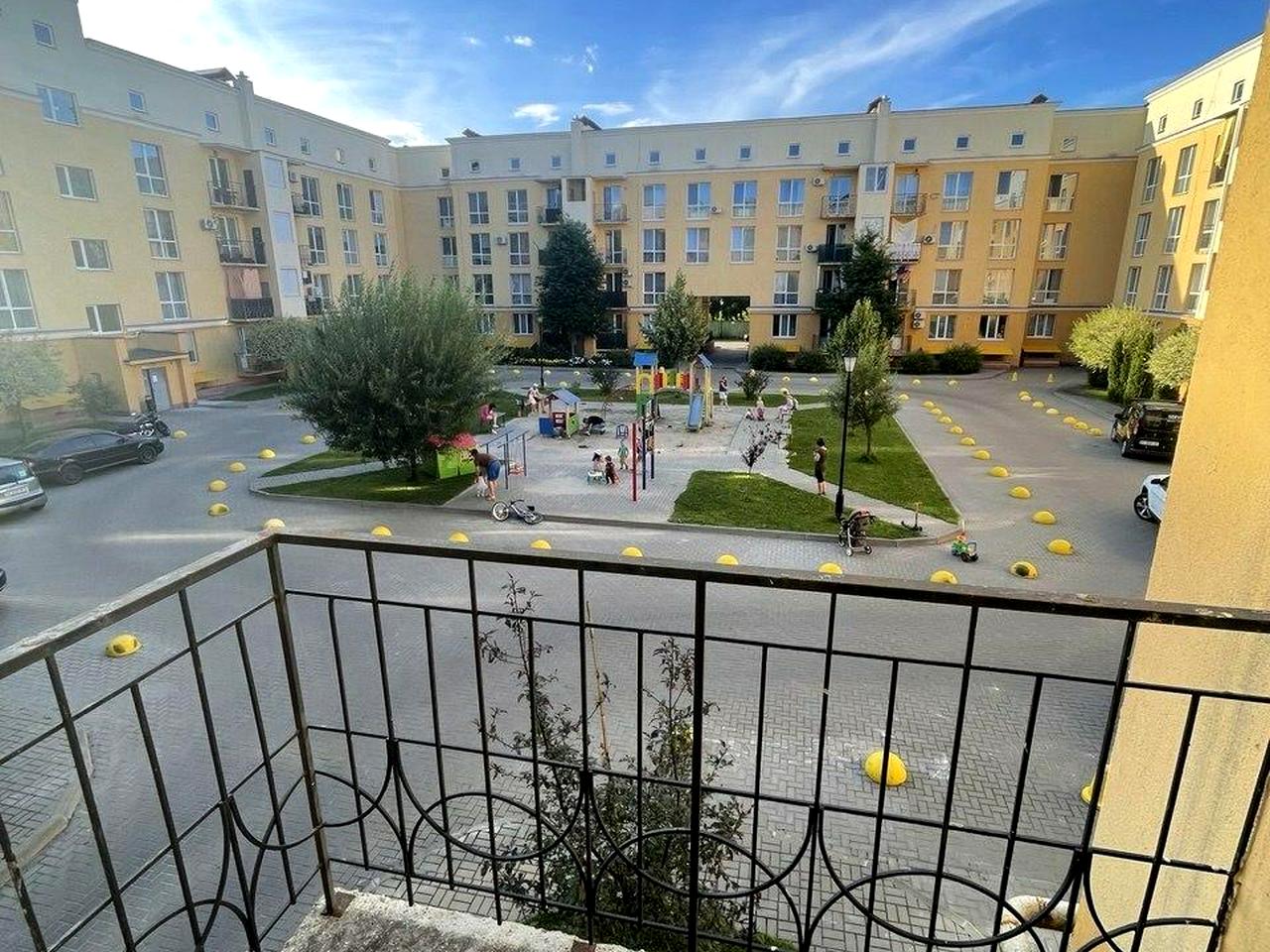Печерська вул., 24