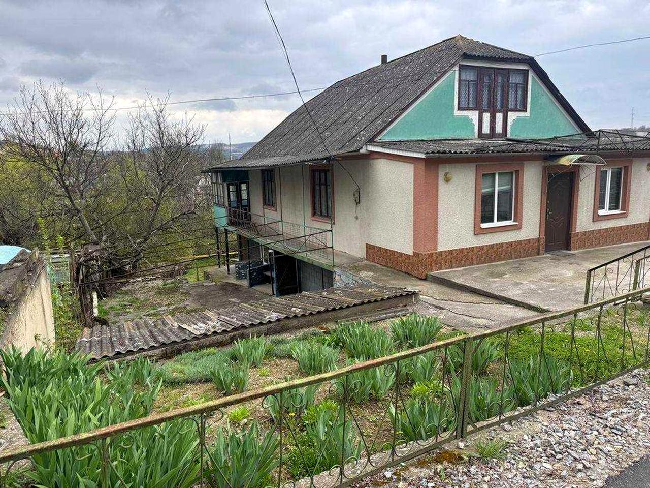 Продається двоповерховий будинок