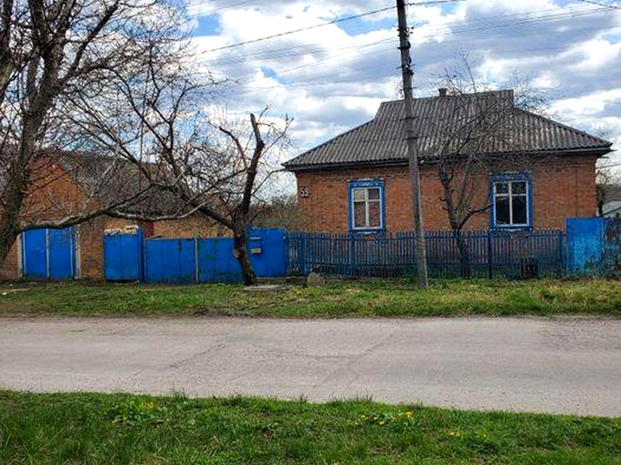 Продається будинок в  тихому , спокійному місці