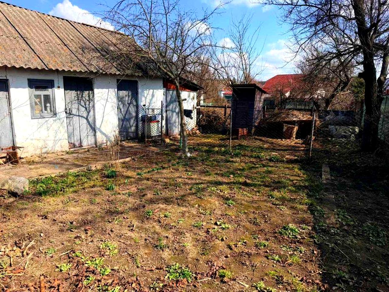 Продається житловий будинок у м. Ізяслав