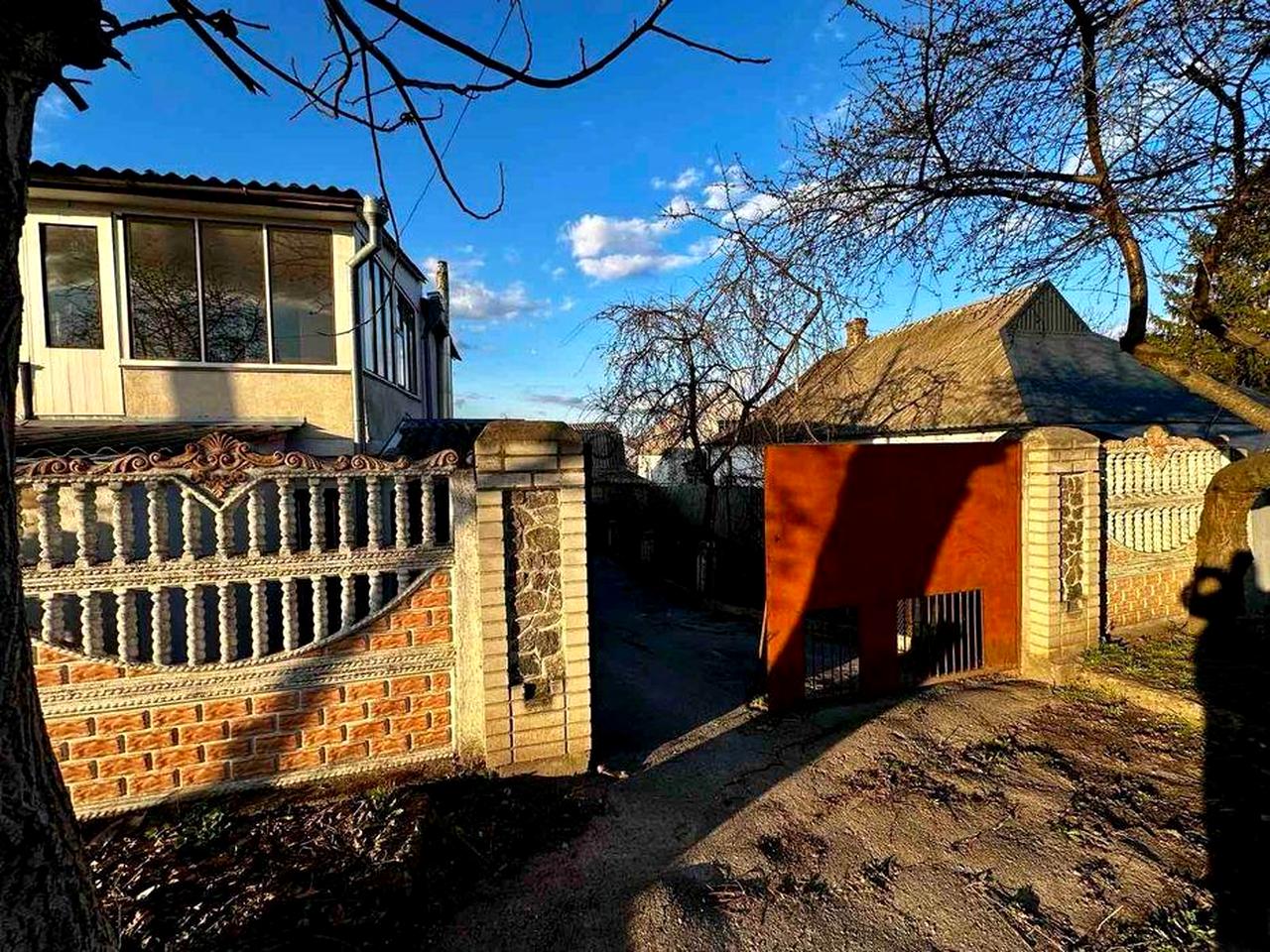 Продається частина будинку на Заріччі