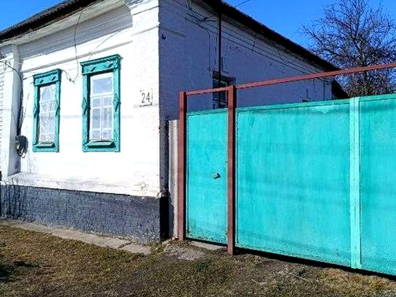 Продається півбудинку в місті Путивль
