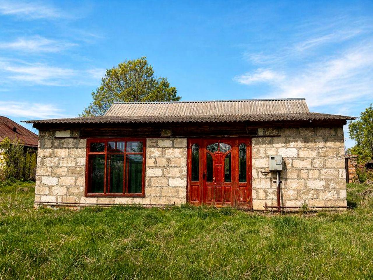 Продам будинок + 20 соток землі при будинку