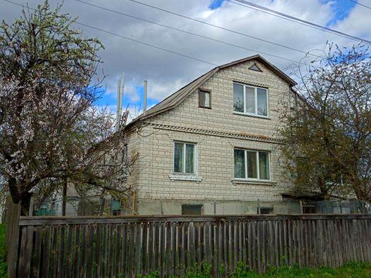 Продається просторий будинок у Фастові.