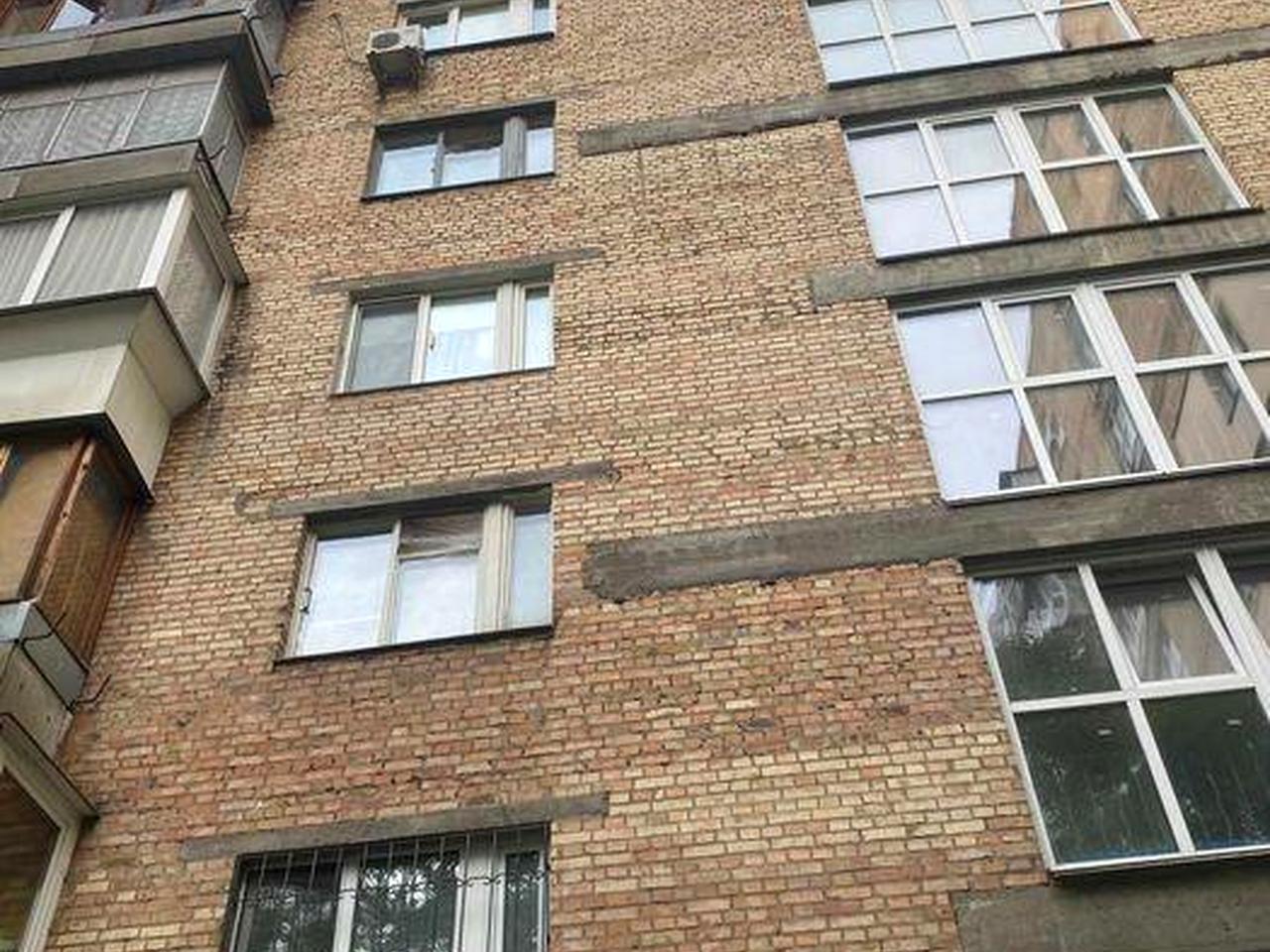 «Печерська» метро. Центр. Квартира 61 м.кв бул. Л.Українки 28А