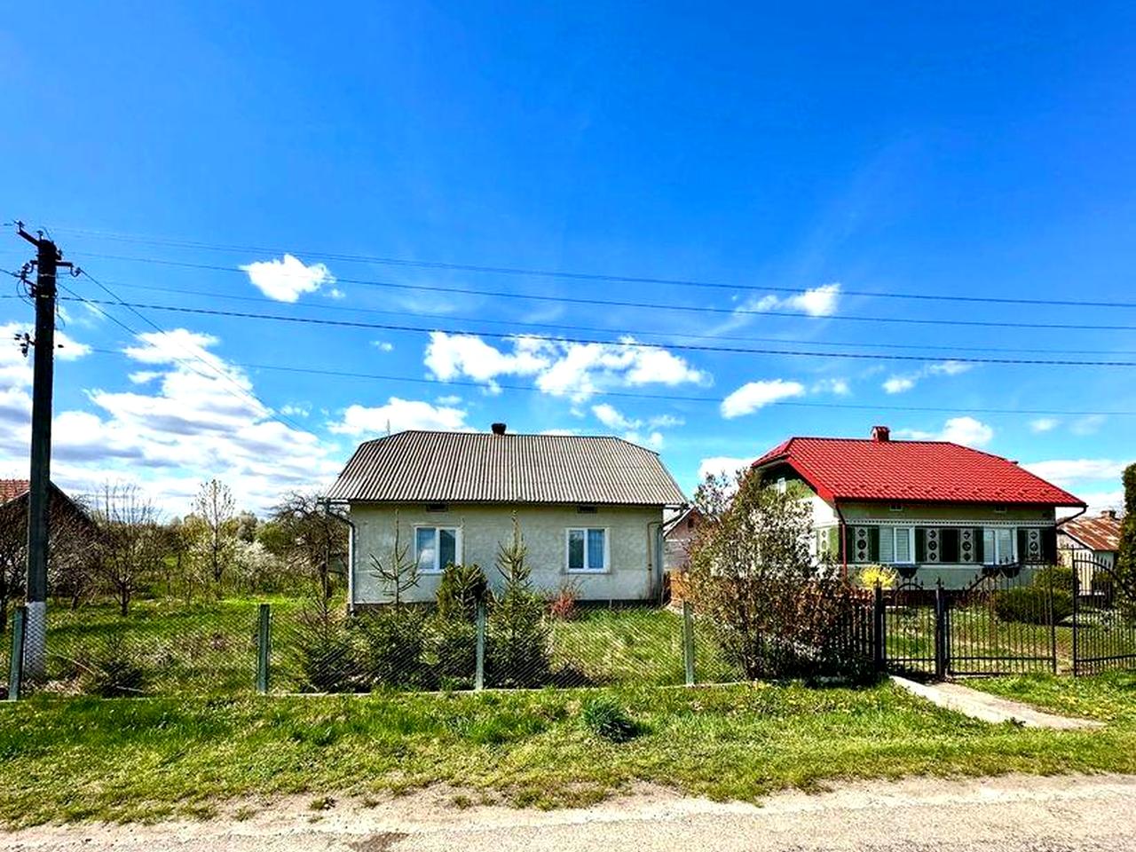 Продається житловий будинок в с.Конюхів