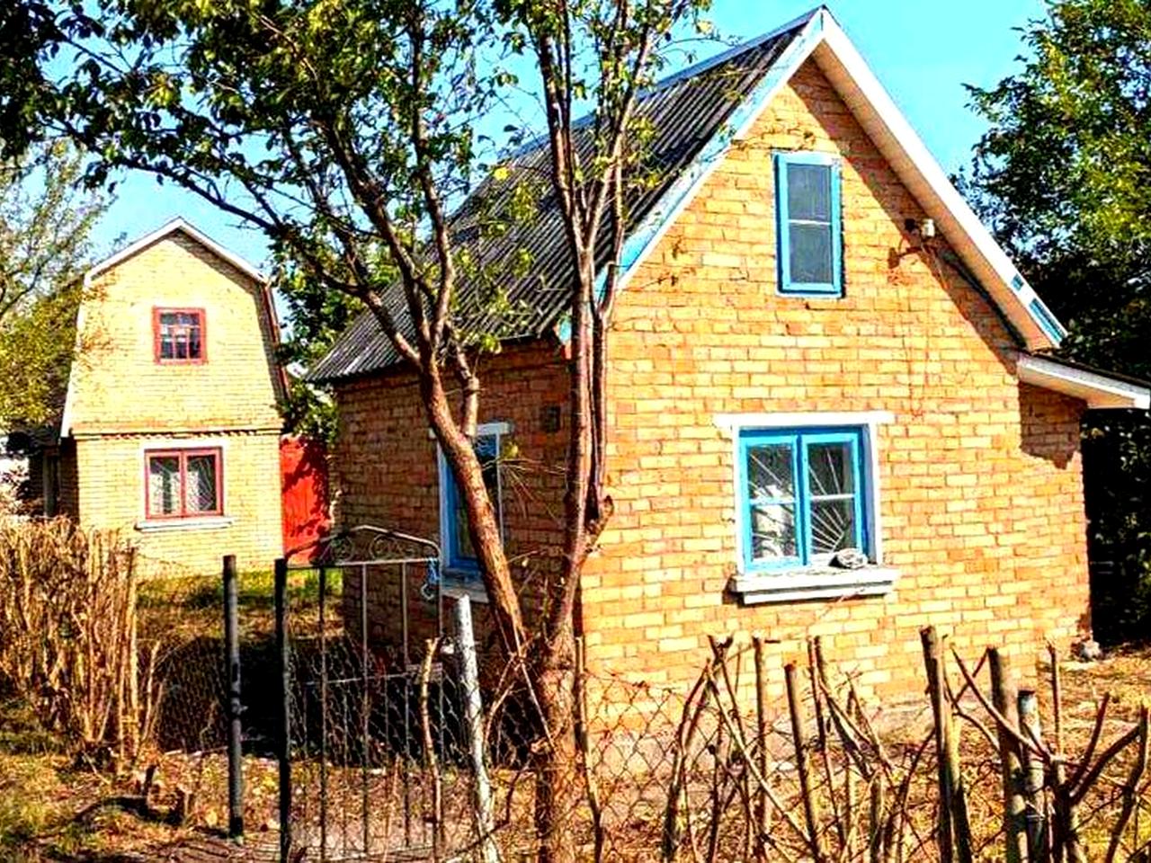 Дача , 8 соток (приватизована, з правом власності) з 2 цегл. буд. (р.Західний Буг)