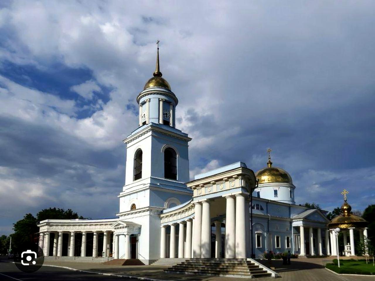 Дом возле собора