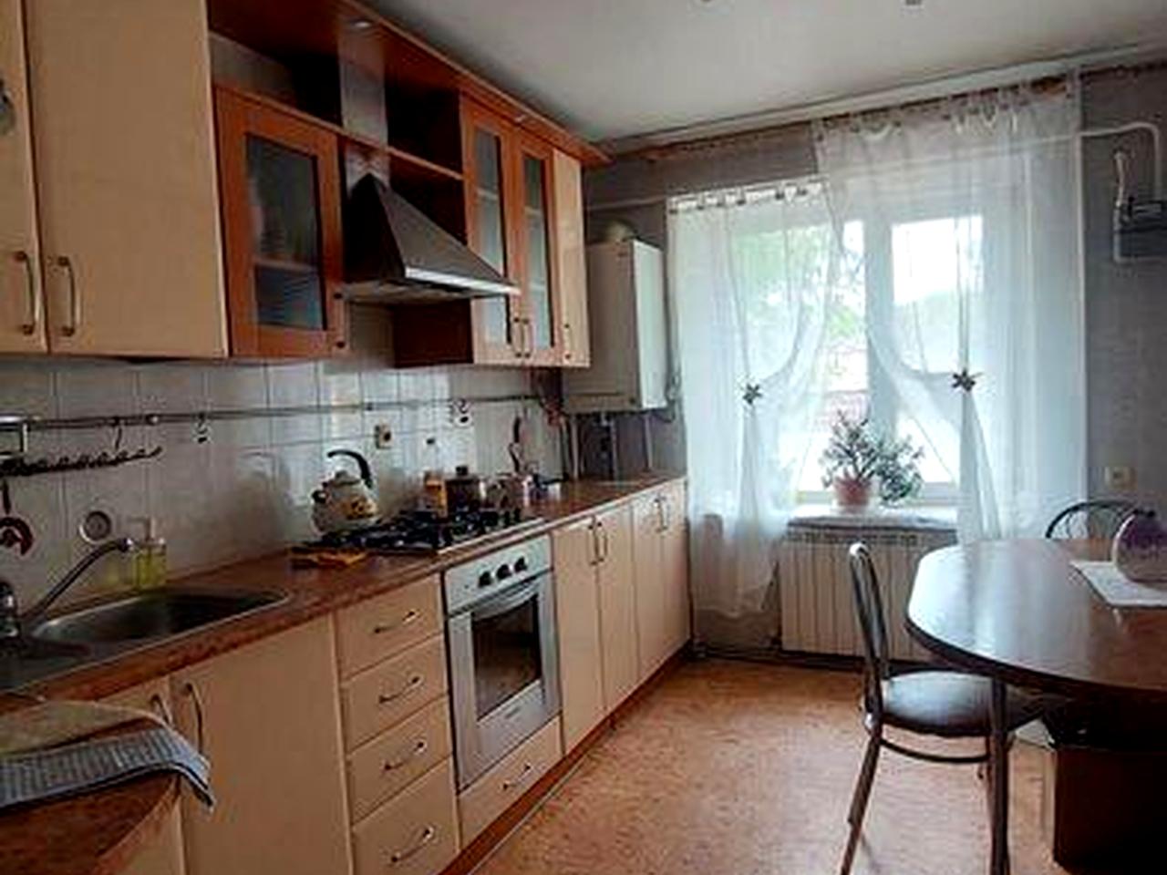 Продам 4-кімнатну квартиру. Вул.Грецька,14.
