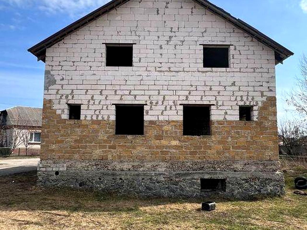 Незавершене будівництво на Новосілках