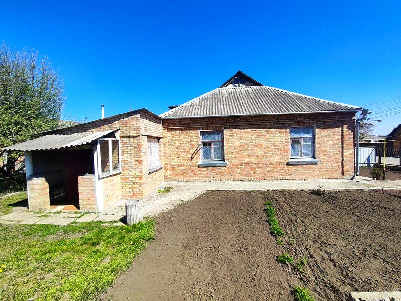 Продам частину будинку в центрі Миронівки