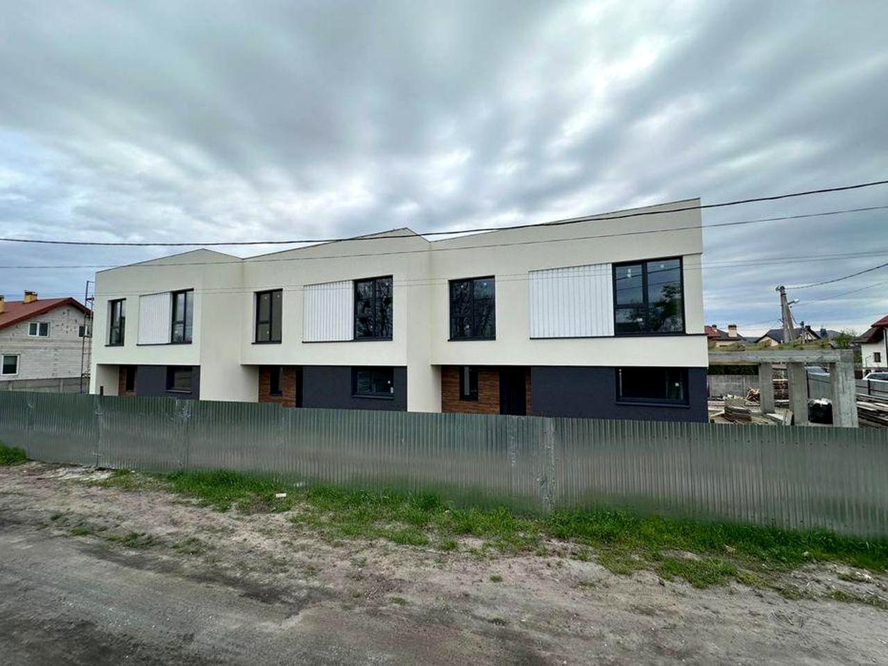 Продаж середнього таунхаусу 144 м² у Жовкві