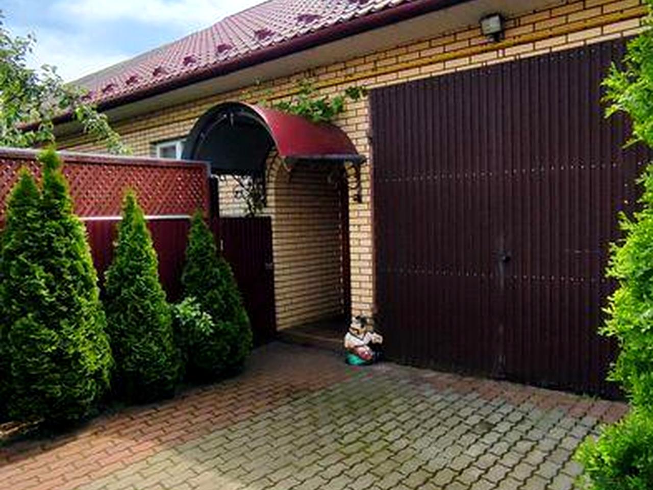 Продаж півбудинку з ділянкою (район залізничної лікарні)