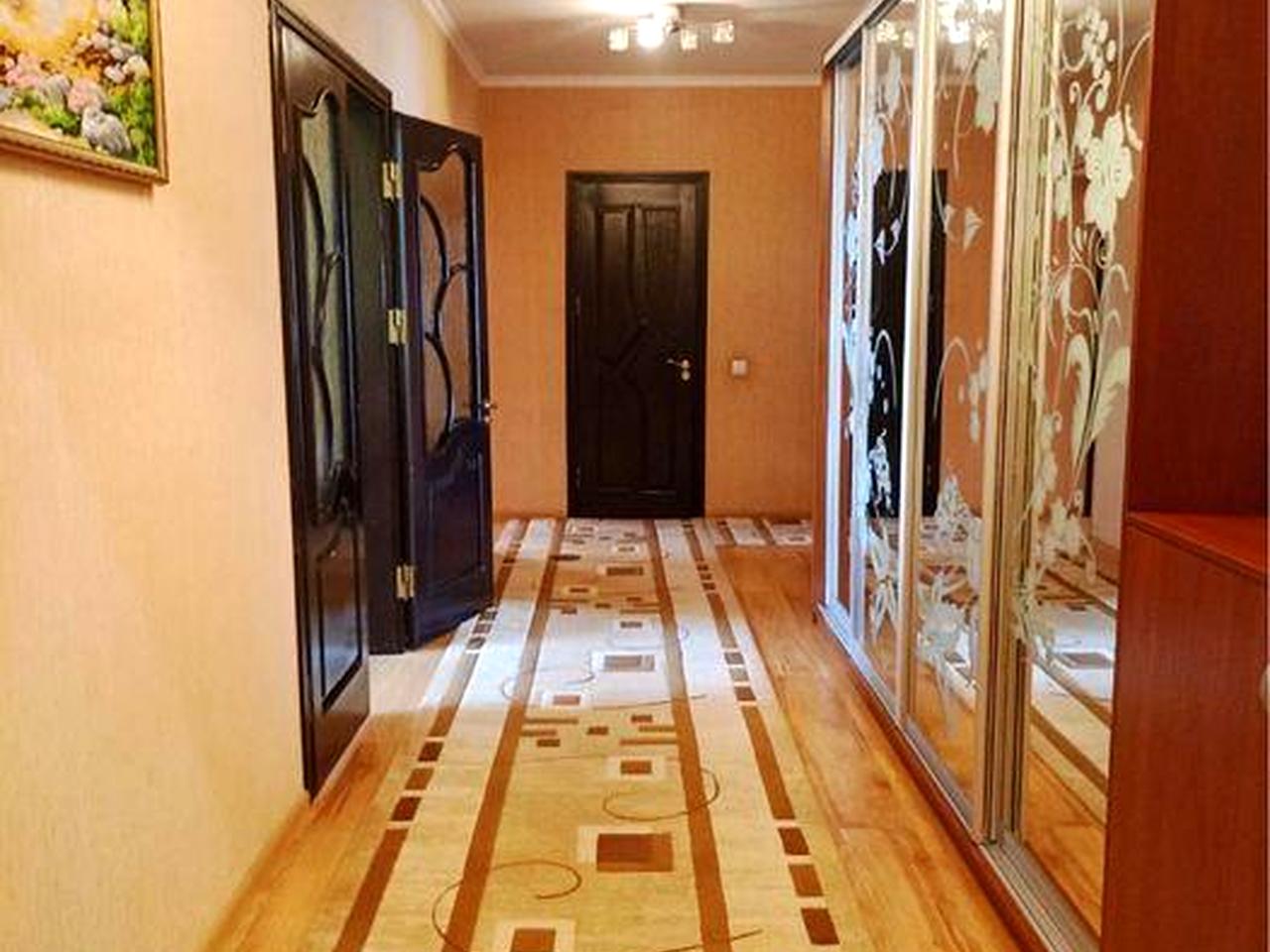 Продам 3-кімн квартиру по вул. Старицького.