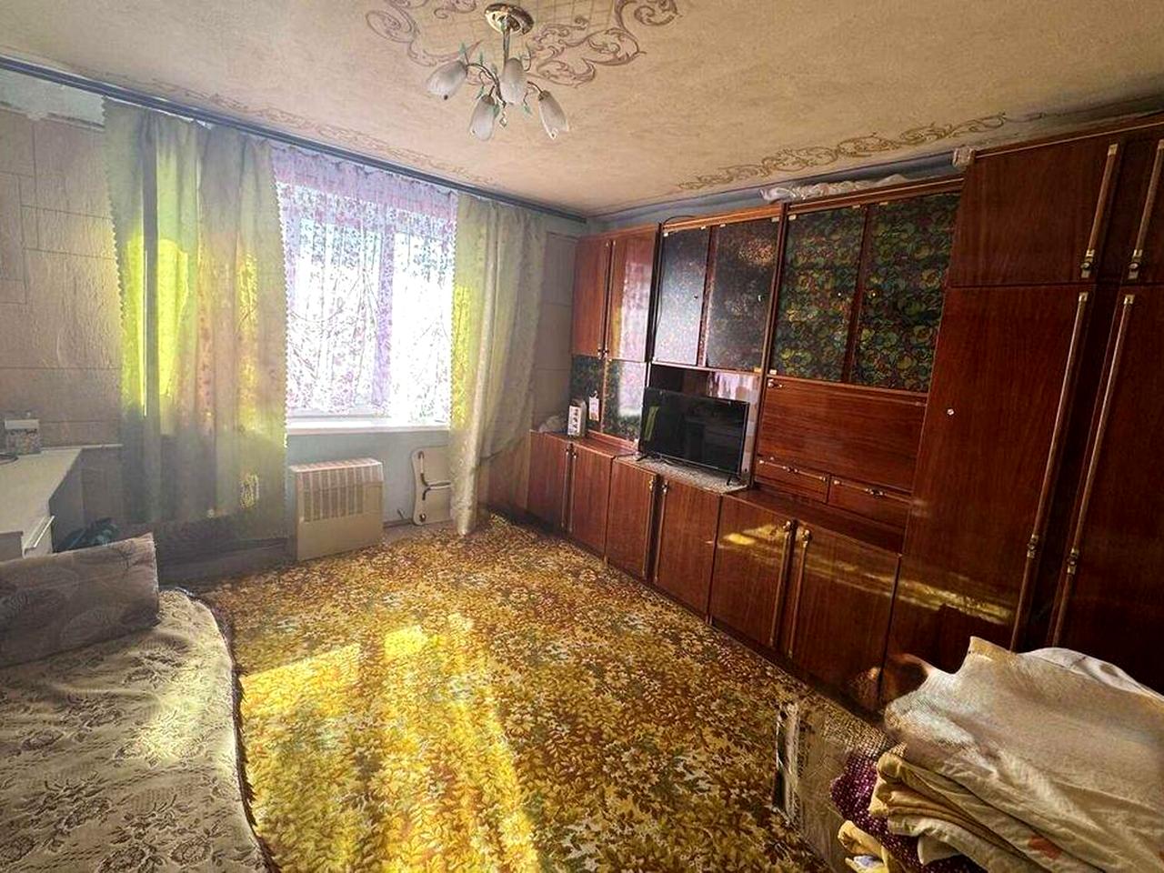 Продається двокімнатна квартира в самому центрі Гнівані
