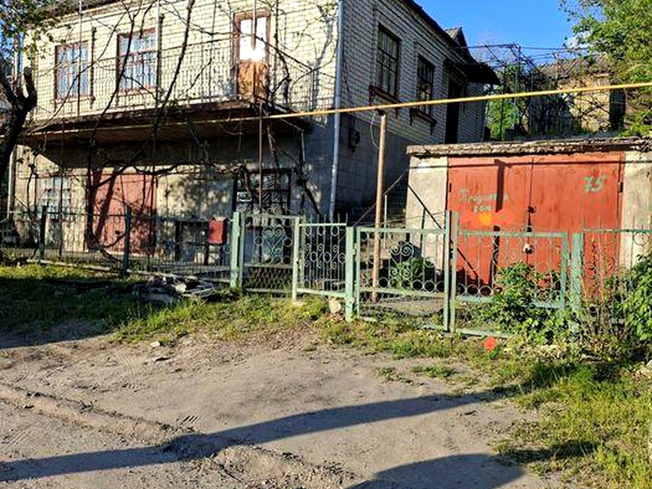 Продам 2х поверховий будинок на районі "сахзавод"