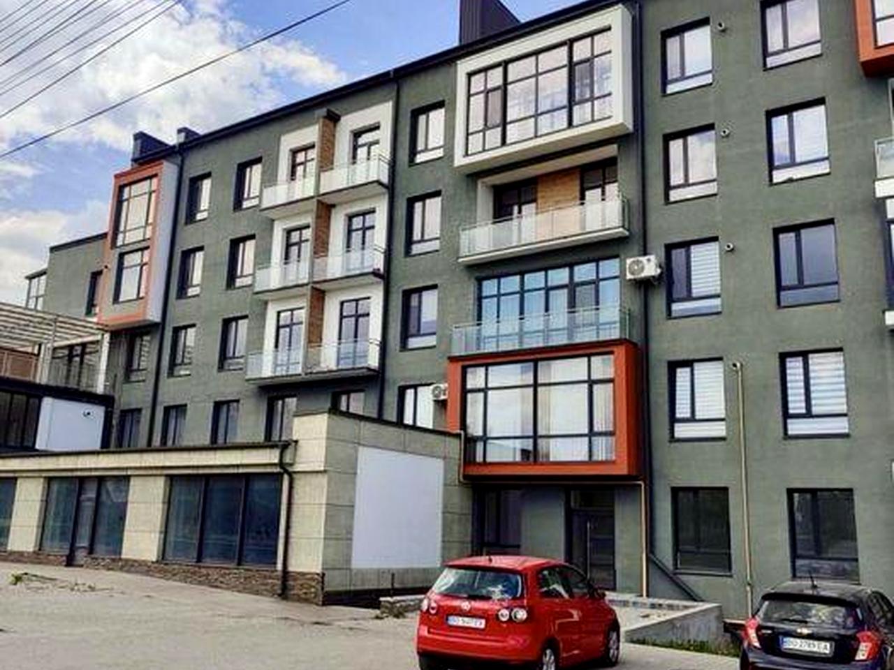 Продається 3-кімнатна квартира з гаражем в новобудові. Чортків