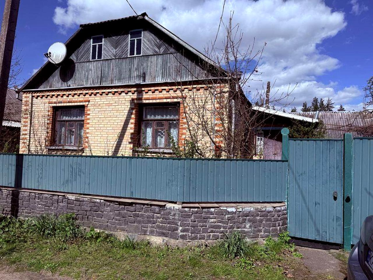 Продається затишний будинок м.Радомишль, Житомирської області. Від Києва - 95 км, від Житомира - 70 км.