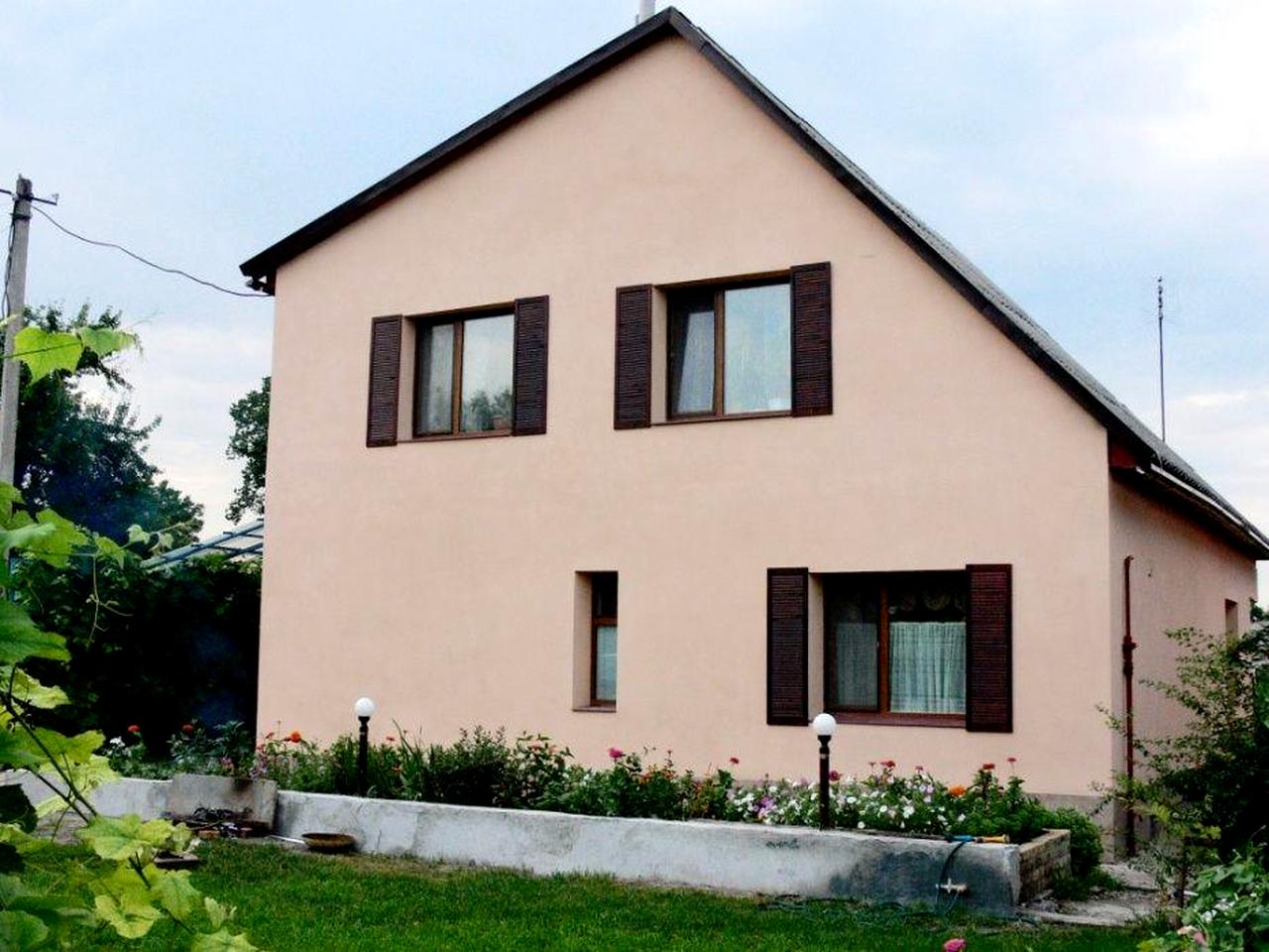Продам затишний 2-поверховий будинок у Миргороді біля річки Хорол