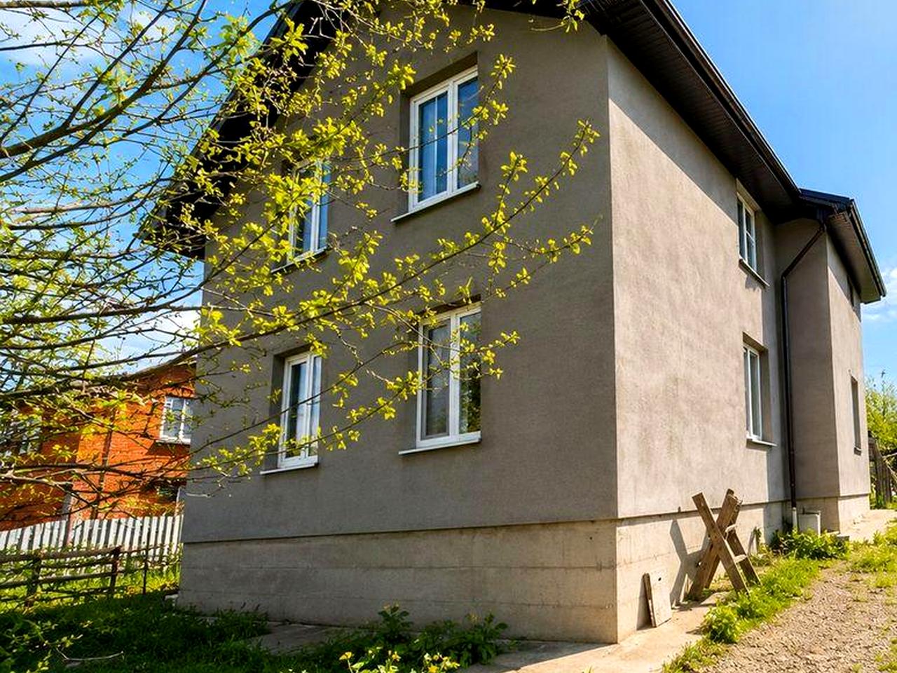 Продаж двоповерхового будинку, Чугуїв
