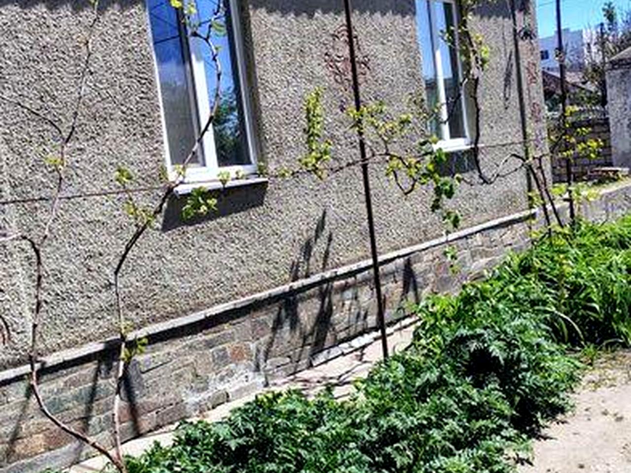 Центр міста. 2/3 ч. будинку, окремі вхід заїзд двір приват земля  у/з ПРОДАЮ