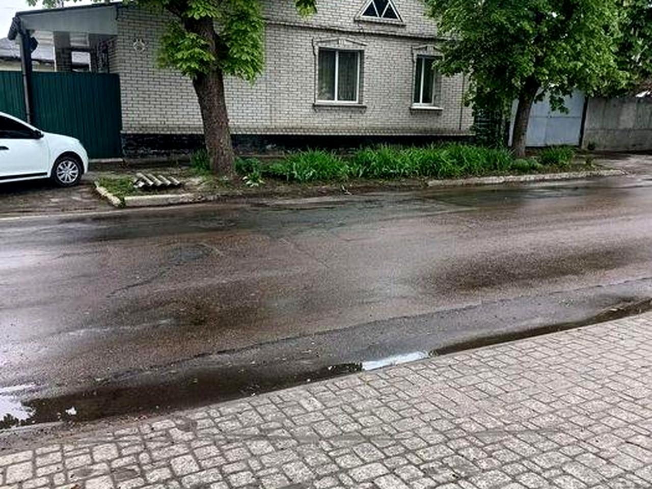 Продам частину будинку з надвірними забудовами в центрі міста