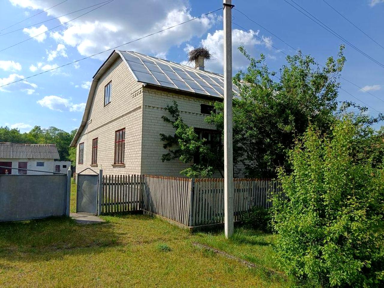 продається цегляний будинок с.Конюшків (6 км. від м.Броди)