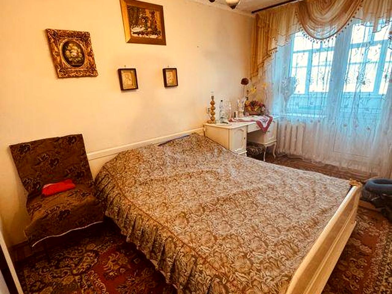 Продається 4-ох кімнатна біля школи номер,5 у м.Новий Розділ.