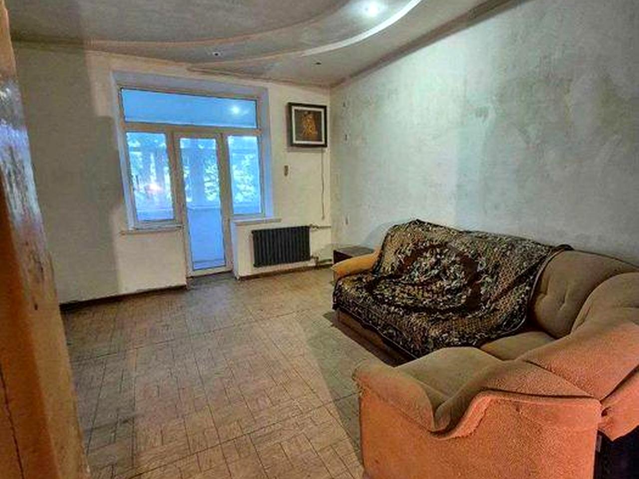 Лучшая цена в районе! Продам 2-х  сталинку на Свободы.
