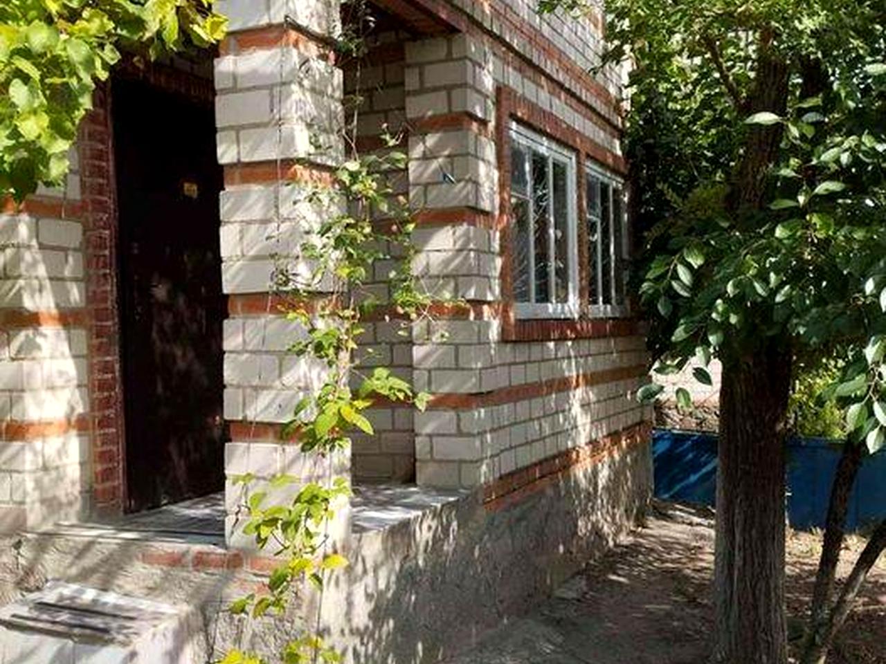 Продам дачу біля ставка.