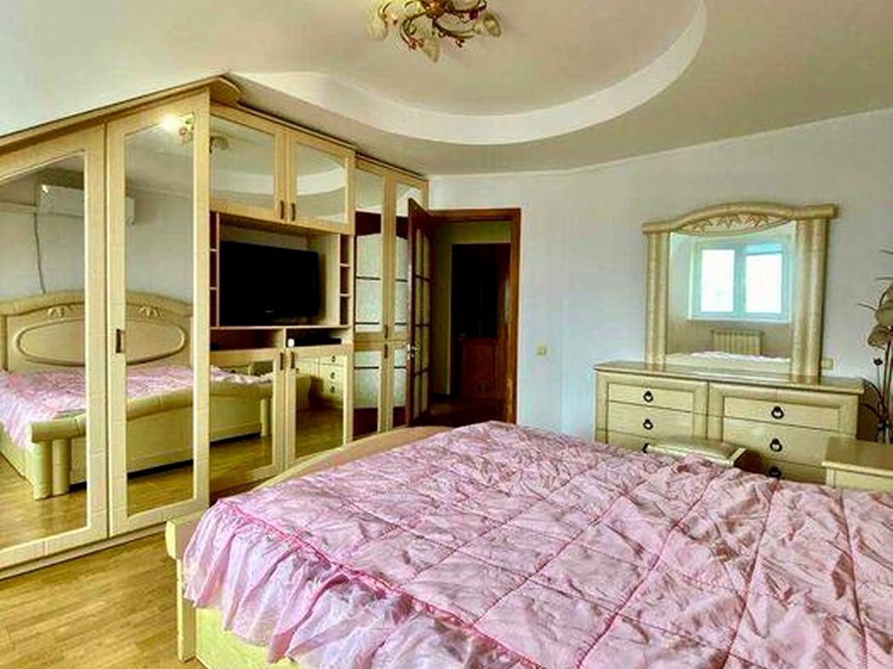 Чорних Запорожців 57, оренда дворівневої 3-к квартири в Броварах. ТОРГ!