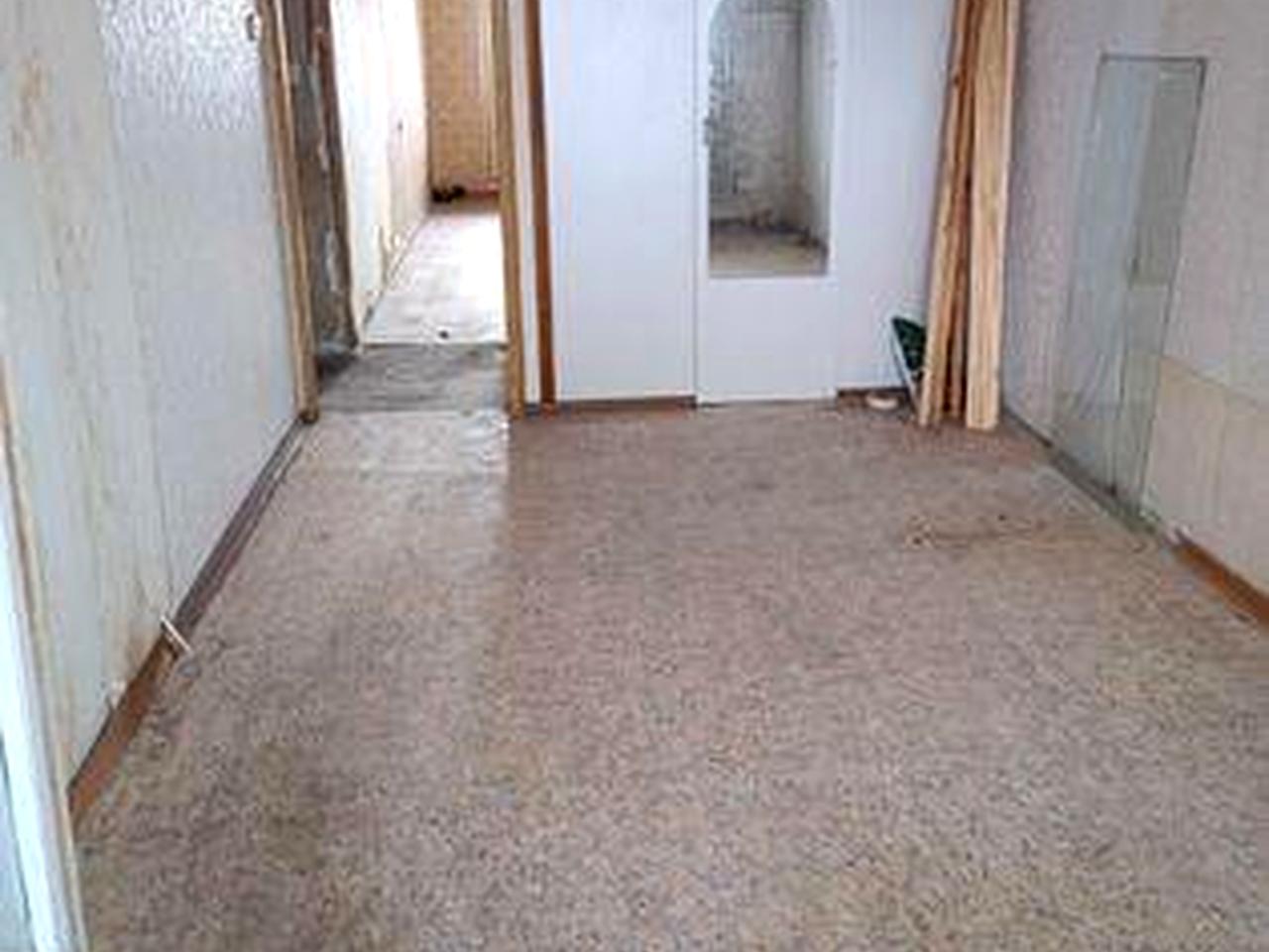 Продам 3- х квартиру 6/9 ,полька,м.Х.Гора 2 минуты 33000