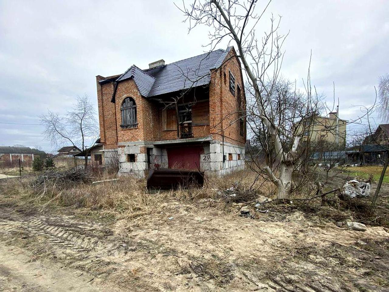 Продаж 3 поверхового будинку з ділянкою на 7 соток, 270 кв. м