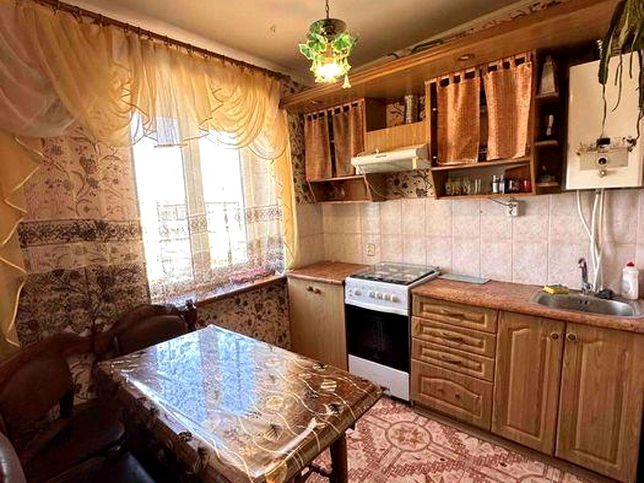 Продам 2-х кімнатну квартиру з меблями та технікою м.Соснівка. Сертифікат