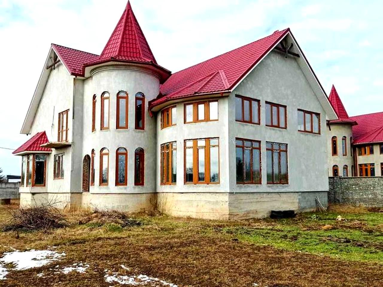 Продається 2-поверховий новозбудований будинок. Чортків