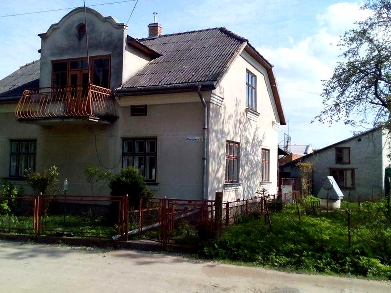 Продам будинок з земельною ділянкою