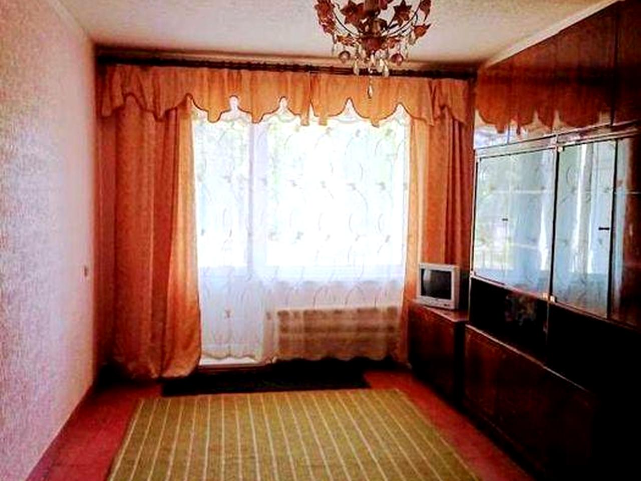 Продам ,  3-х кімнатну квартиру з меблями в Котельві , вул.Короленка,