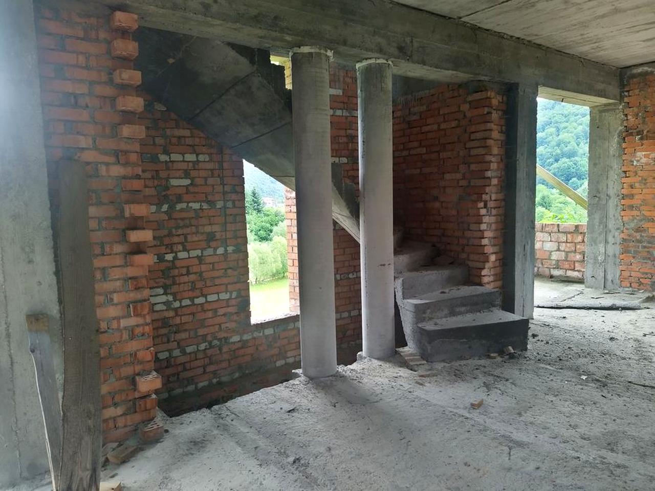 Незавершене будівництво 2022 року