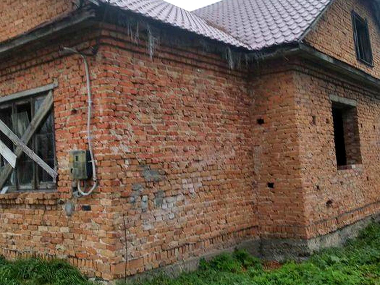 Продам незавершене будівництво, земел. ділянка приватизована 50 сот.