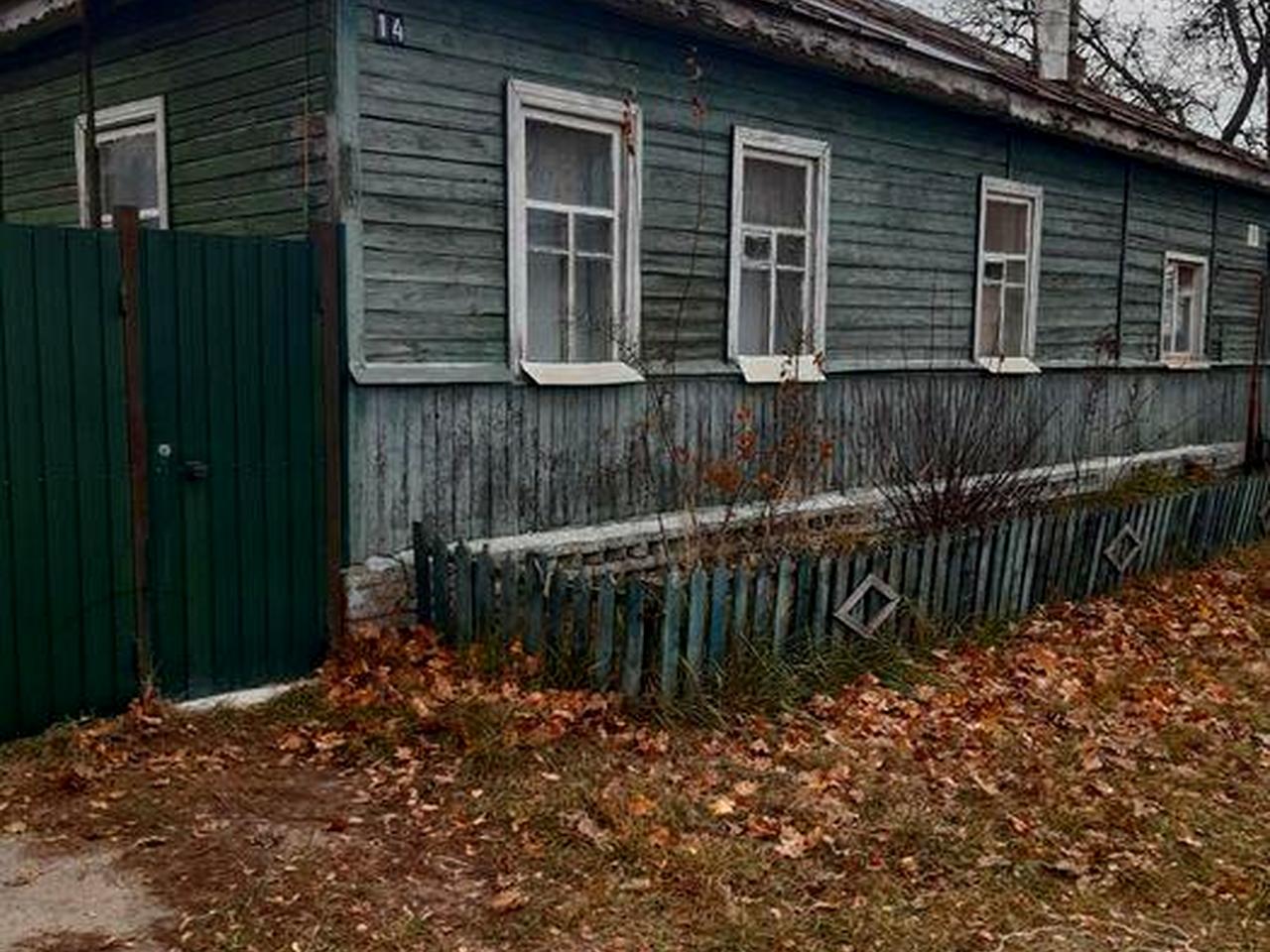 Продается два древянных дома и два участка вместе  в р-оне МЖК