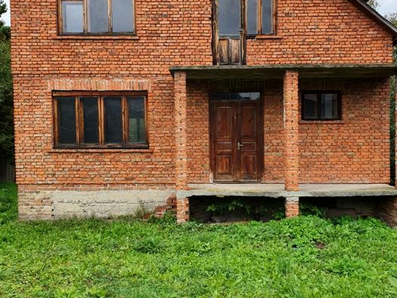 Незавершене будівництво будинку