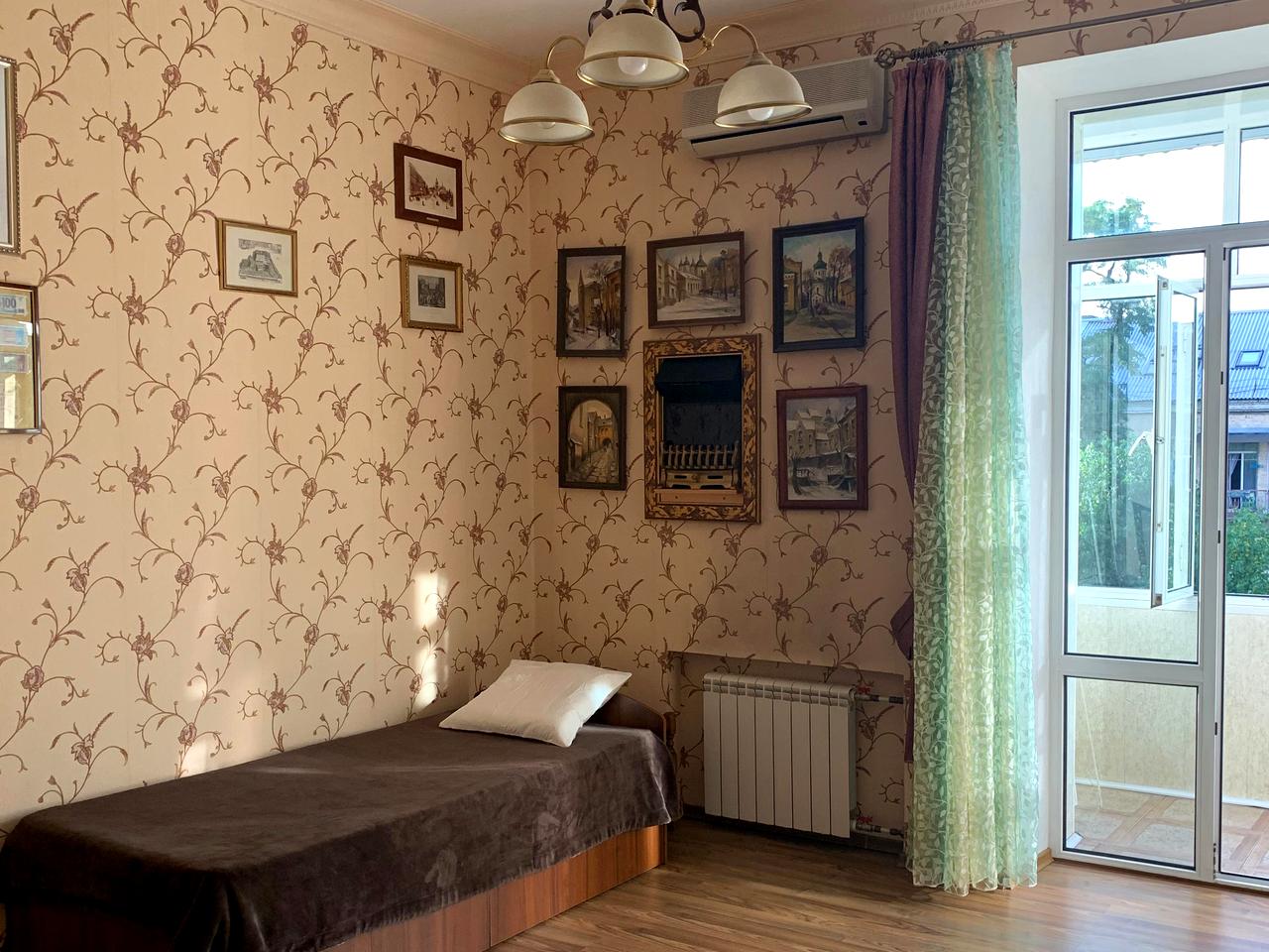 Гетьмана Павла Полуботка вул. (Попудренка), 18-А