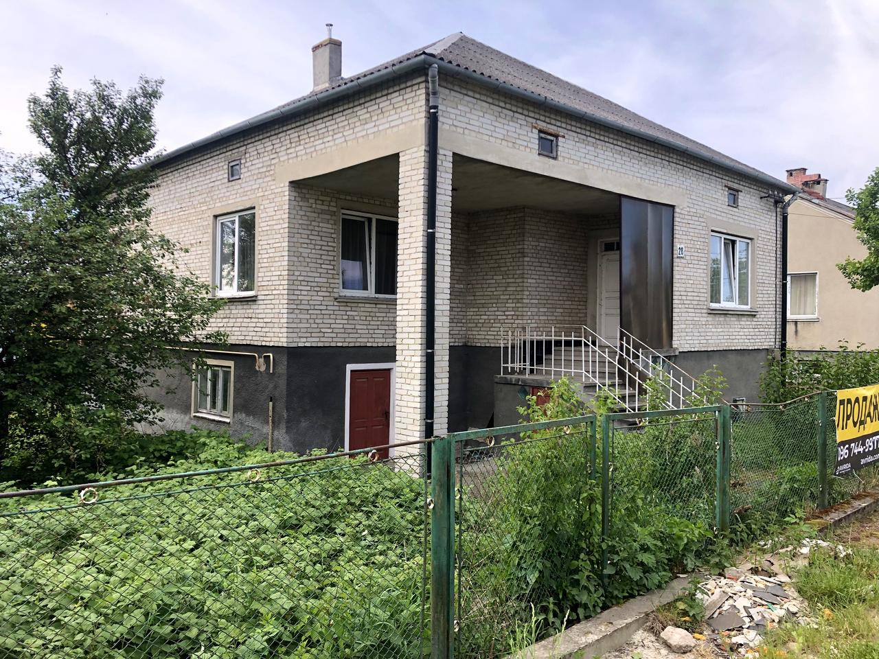 Петра Сагайдачного вул., 27