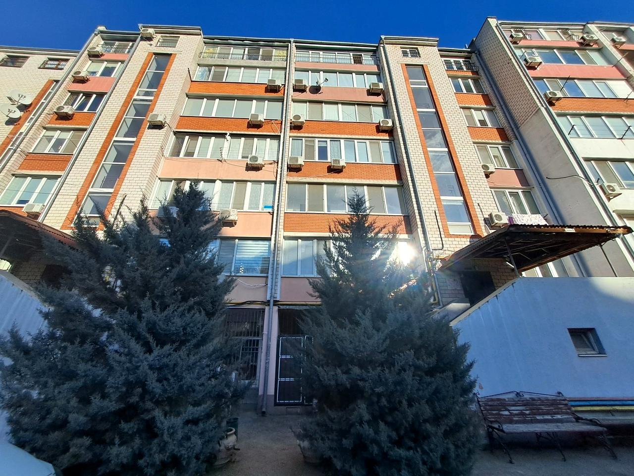 Захисників України вул. (1-го Травня), 1г